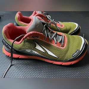 Altra Lone Peak trail running shoes, zero drop, size 9